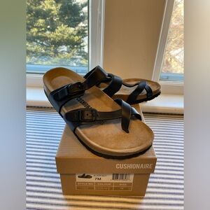 New in Box Cushionaire Women’s Luna Black Sandals - Size 7